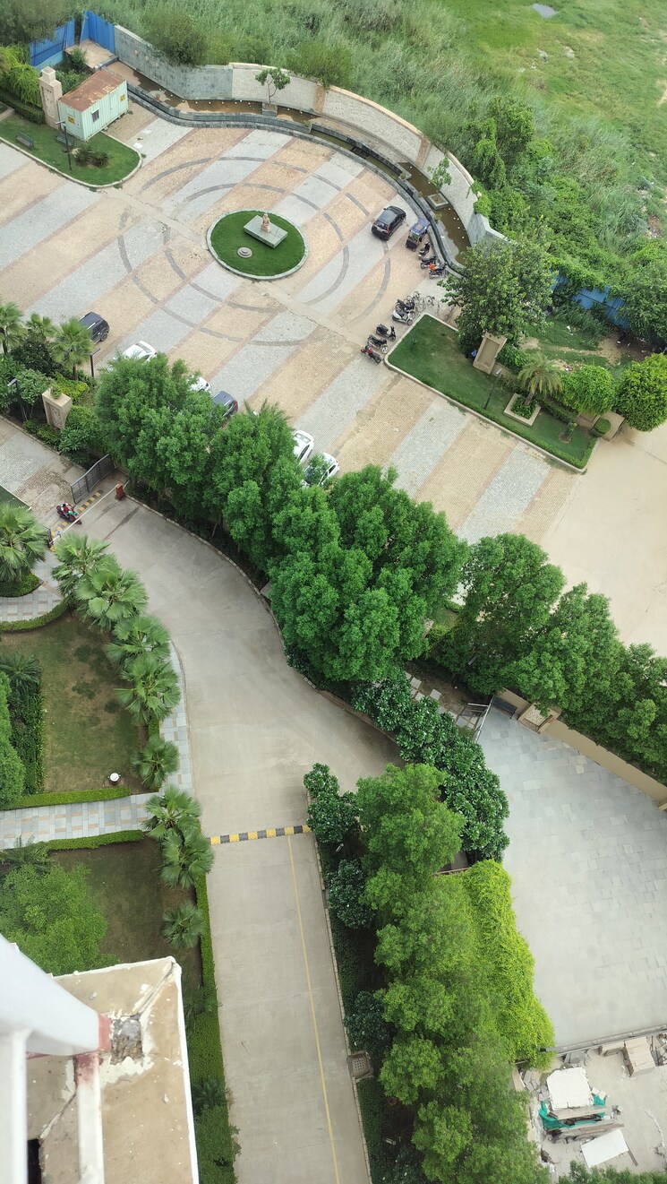 Garden, puri-emerald-bay 3 Bedroom 2450 Sq.Ft. Apartment In Sector 104 Gurgaon 8970876