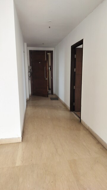 Room in 3 BHK Apartment at Puri Emerald Bay, Sector 104 – for Rent