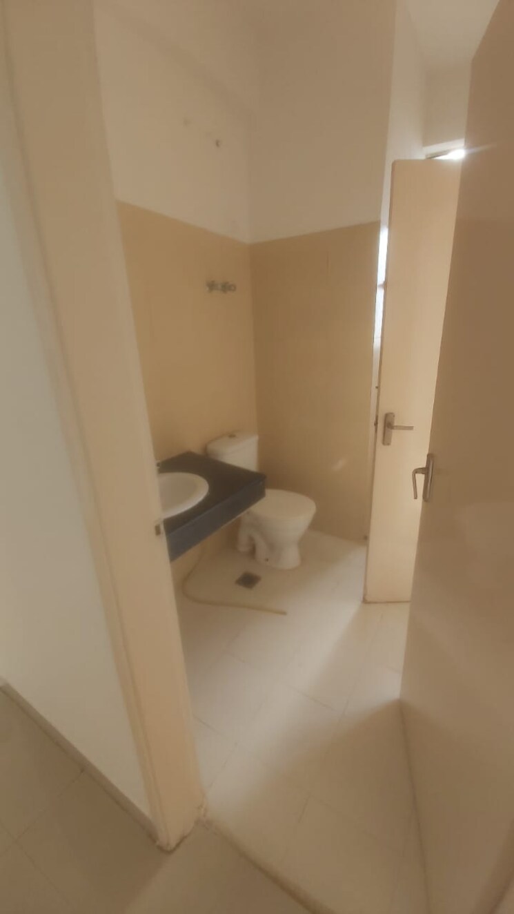 Bathroom, army-sispal-vihar 2 Bedroom 1295 Sq.Ft. Apartment In Sector 49 Gurgaon 8970879