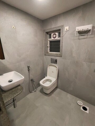 Bathroom in 1 BHK Apartment at Andheri West – for Rent