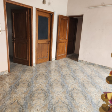 Room in 3 BHK Independent House at Sector 16 – for Rent