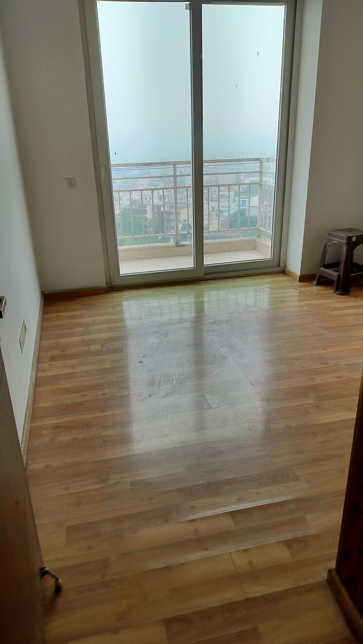 Room, puri-emerald-bay 3 Bedroom 2450 Sq.Ft. Apartment In Sector 104 Gurgaon 8970906