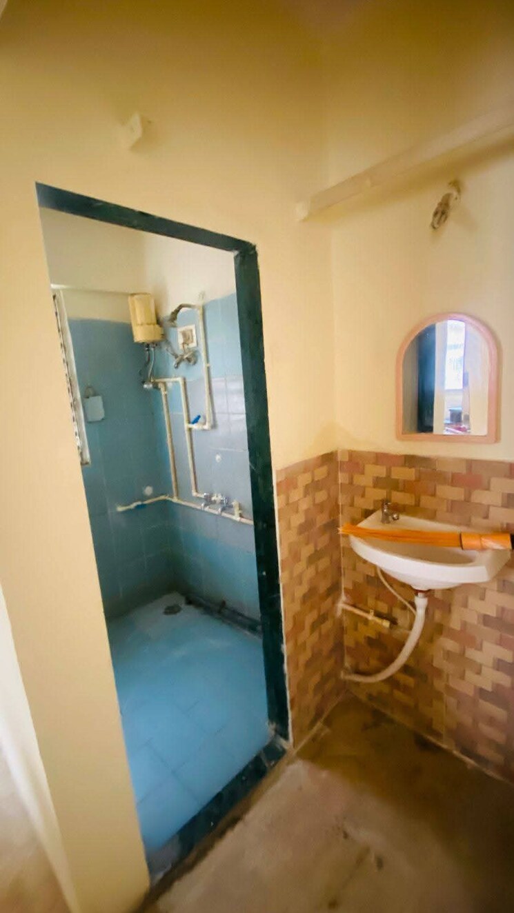 Bathroom, ankur-chs-andheri-east 1 Bedroom 380 Sq.Ft. Apartment In Andheri East Mumbai 8970901