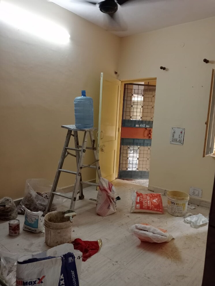 Living Room, arun-vihar-sector-37 2 Bedroom 750 Sq.Ft. Apartment In Sector 37 Noida 8970990