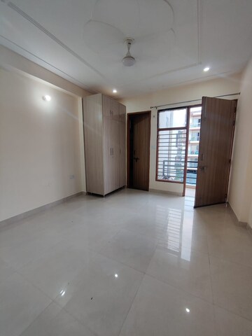Room in 2 BHK Builder Floor at Sushant Lok 2, Sector 57 – for Rent