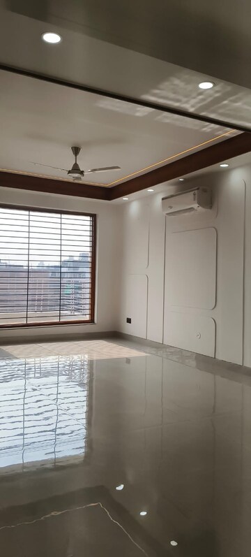 Room in 2 BHK Builder Floor at Sushant Lok 2, Sector 57 – for Rent