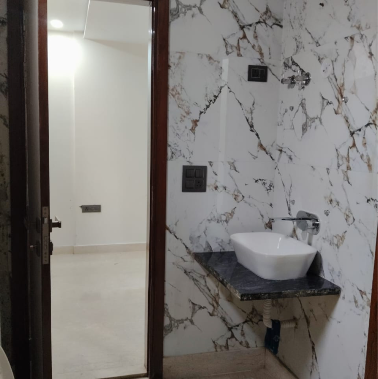 Bathroom, pitampura 3 Bedroom 100 Sq.Yd. Builder Floor In Pitampura Delhi 8971008
