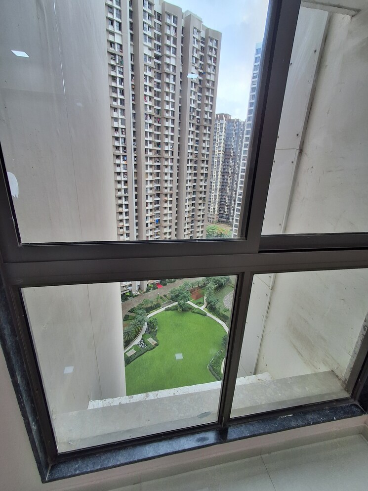 Balcony, dosti-west-county 2 Bedroom 628 Sq.Ft. Apartment In Balkum Pada Thane 8971029