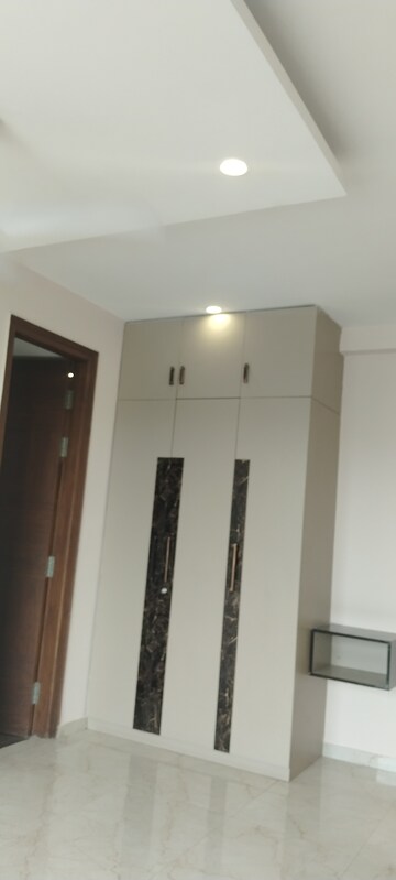 Furnished Amenities in 3.5 BHK Builder Floor at SS Mayfield Gardens, Sector 51 – for Rent