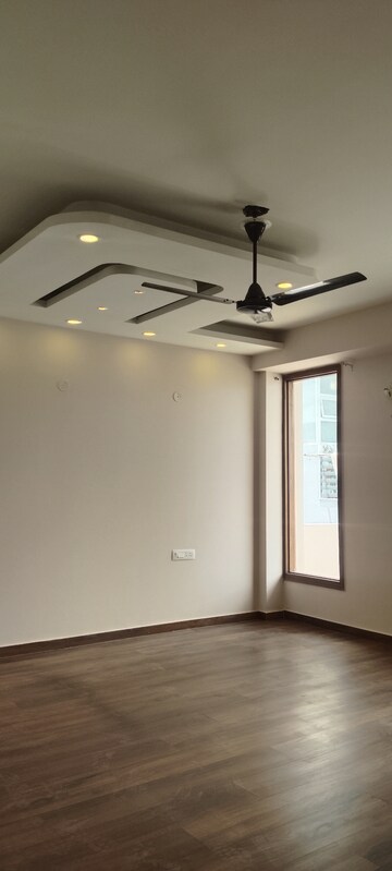 Room in 3.5 BHK Builder Floor at SS Mayfield Gardens, Sector 51 – for Rent