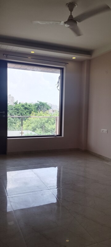 Room in 3.5 BHK Builder Floor at SS Mayfield Gardens, Sector 51 – for Rent
