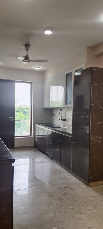 Building Lobby in 3.5 BHK Builder Floor at SS Mayfield Gardens, Sector 51 – for Rent