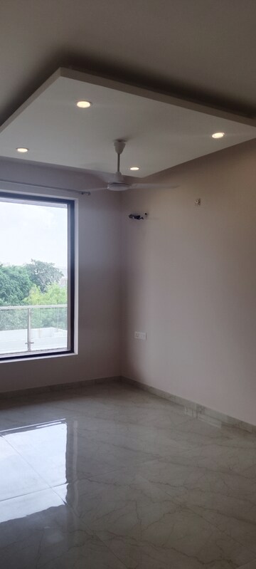 Room in 3.5 BHK Builder Floor at SS Mayfield Gardens, Sector 51 – for Rent