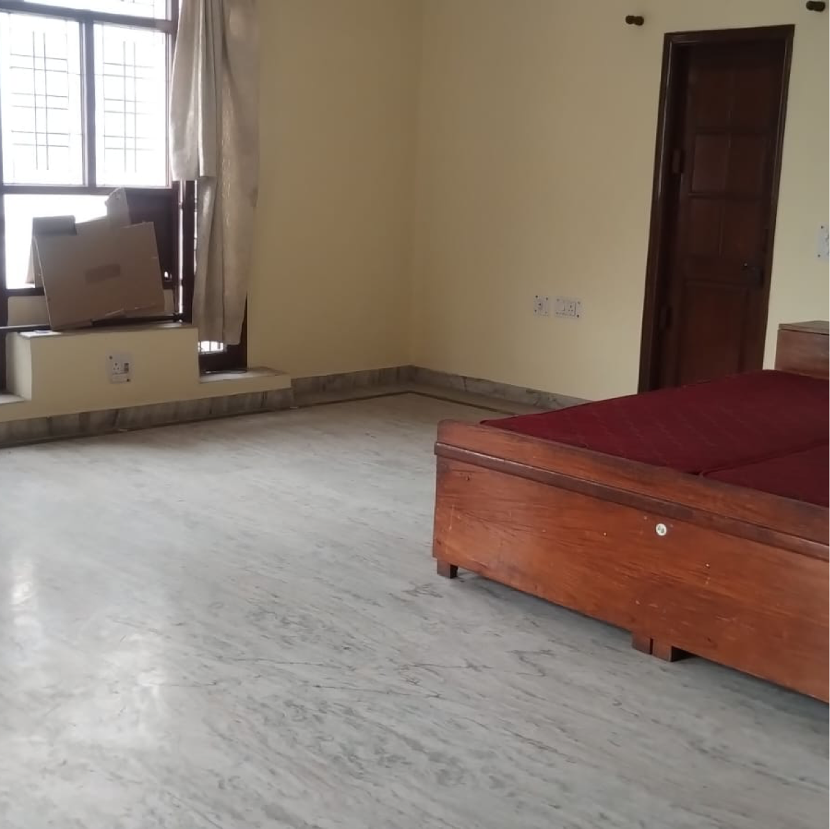 6 BHK + Extra Room 112 Sq.Mt. Independent House in RWA Apartments Sector 26