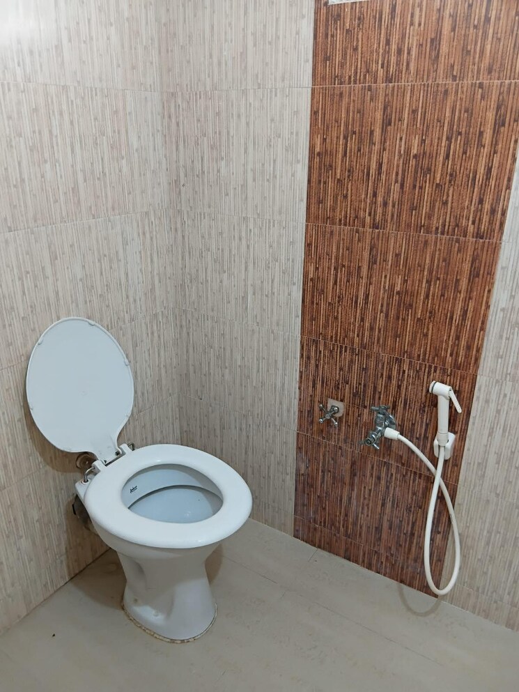 Bathroom, vastrapur 3 Bedroom 1800 Sq.Ft. Apartment In Vastrapur Ahmedabad 8971103