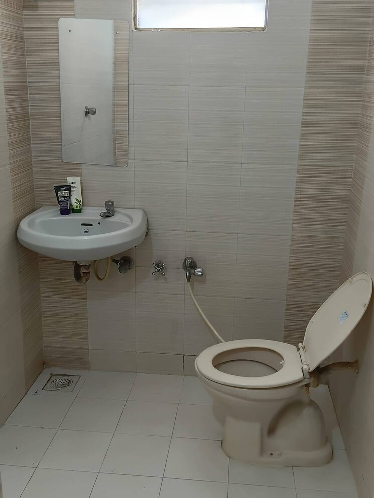 Bathroom, vastrapur 3 Bedroom 1800 Sq.Ft. Apartment In Vastrapur Ahmedabad 8971103
