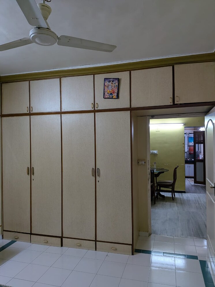 Room, vastrapur 3 Bedroom 1800 Sq.Ft. Apartment In Vastrapur Ahmedabad 8971103