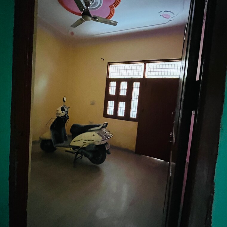 Living Room, siscon-sbi-tower 4 Bedroom 50 Sq.Yd. Independent House In Garhi Chaukhandi Noida 8971120