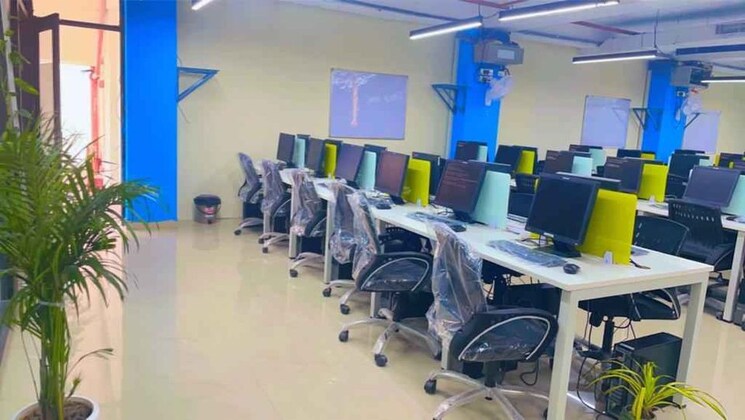 Gym, new palasia Commercial Office Space 2200 Sq.Ft. In New Palasia Indore 8971115