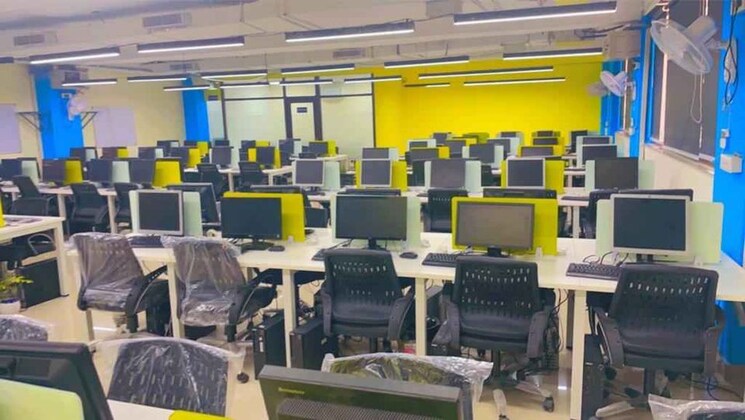 Team Area, new palasia Commercial Office Space 2200 Sq.Ft. In New Palasia Indore 8971115