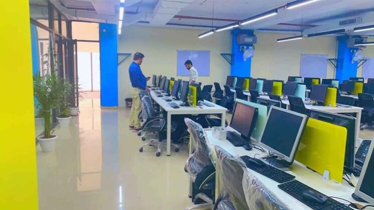 Team Area, new palasia Commercial Office Space 2200 Sq.Ft. In New Palasia Indore 8971115