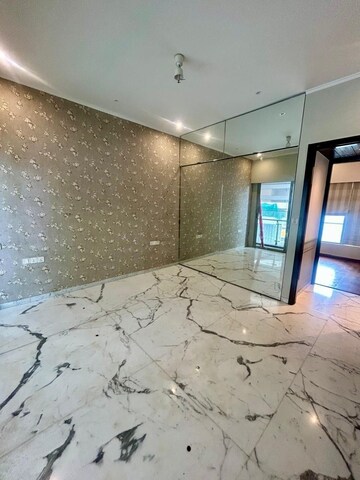 Room in 3 BHK Apartment at Lodha Bellissimo, Mahalaxmi – for Sale