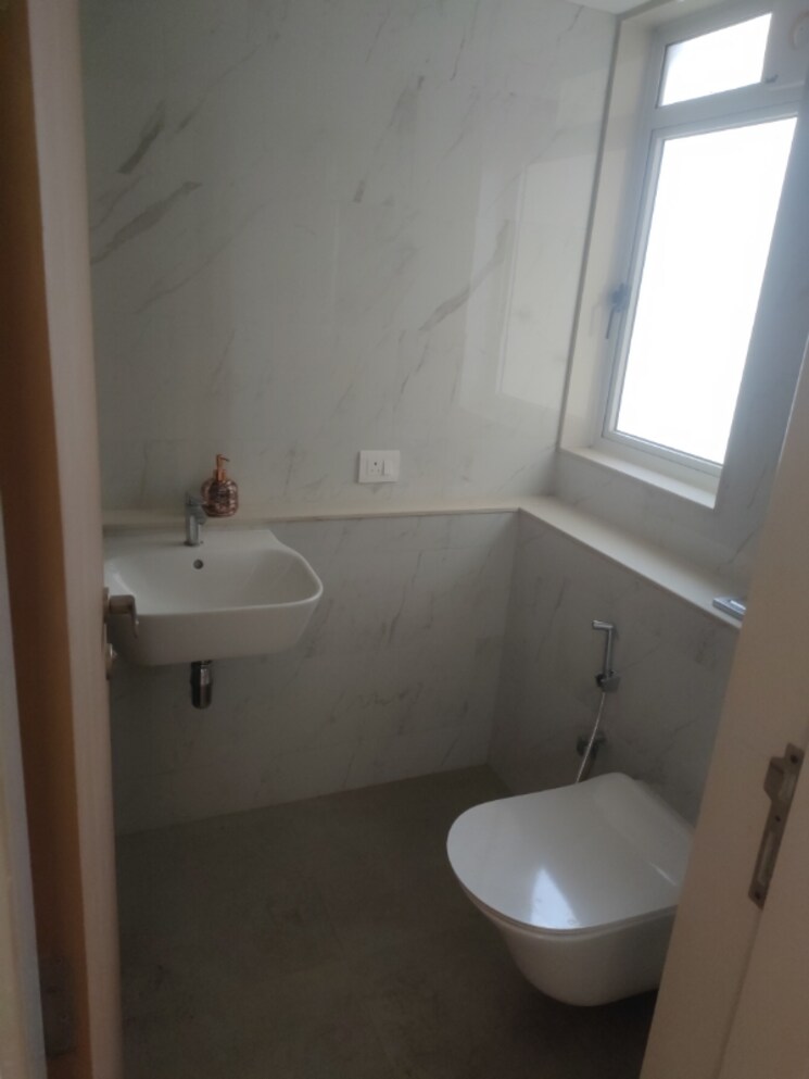 Bathroom, lodha-bella-vita 3.5 Bedroom 1250 Sq.Ft. Apartment In Nibm Road Pune 8971134
