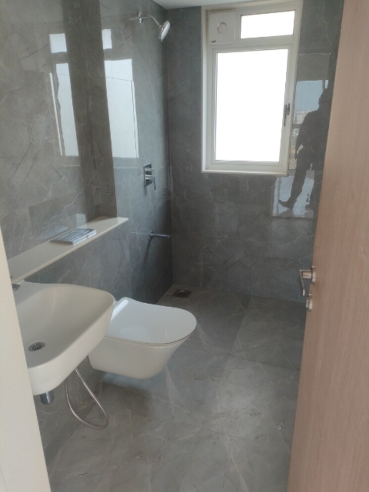 Bathroom, lodha-bella-vita 3.5 Bedroom 1250 Sq.Ft. Apartment In Nibm Road Pune 8971134