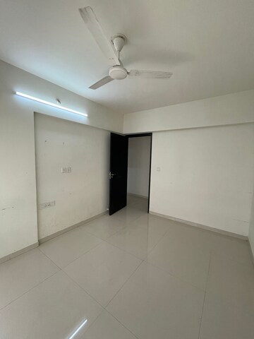 Room in 3 BHK Apartment at Godrej Central, Chembur – for Rent