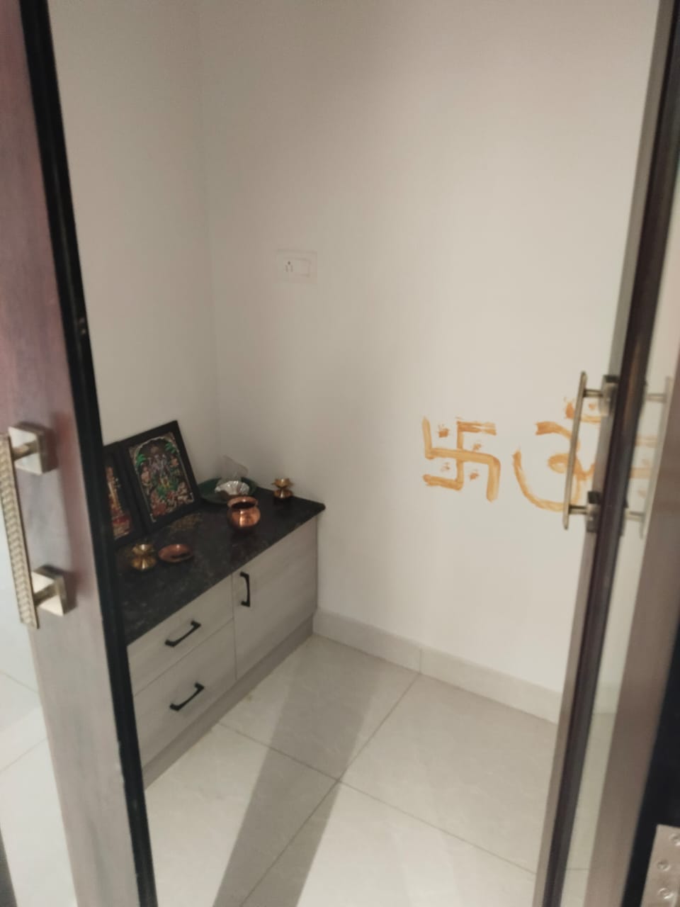 3.5 BHK + Pooja Room,Servant Room Apartment For Rent in NCC Urban One