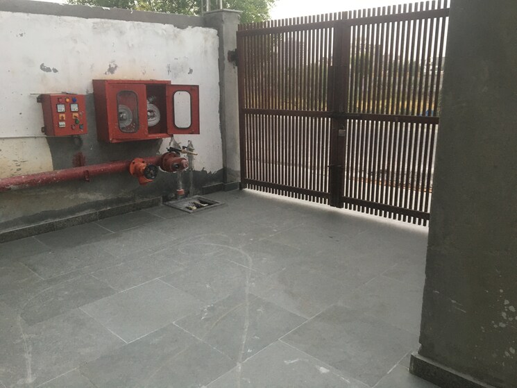  Parking, sector 63 Commercial Office Space 10000 Sq.Ft. In Sector 63 Noida 8971190