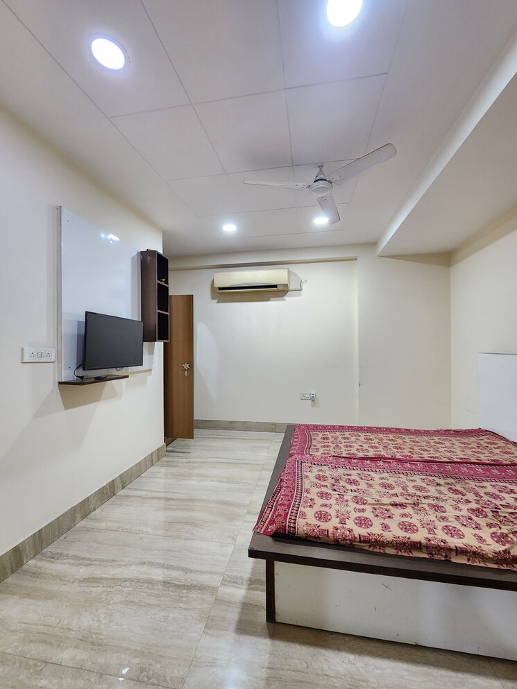 Bathroom, chattarpur 4 Bedroom 2000 Sq.Ft. Builder Floor In Chattarpur Delhi 8971248