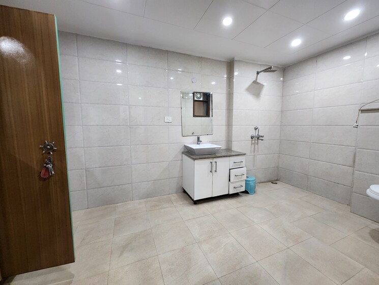 Bathroom, chattarpur 4 Bedroom 2000 Sq.Ft. Builder Floor In Chattarpur Delhi 8971248