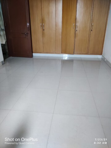 Room in 3 BHK Apartment at Varun Enclave, Sector 28 – for Rent