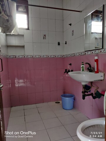 Bathroom in 3 BHK Apartment at Varun Enclave, Sector 28 – for Rent