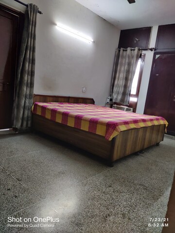 Bedroom in 3 BHK Apartment at Varun Enclave, Sector 28 – for Rent