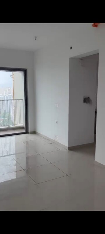 Room in 2 BHK Apartment at Kalpataru Immensa C, Kolshet Road – for Rent