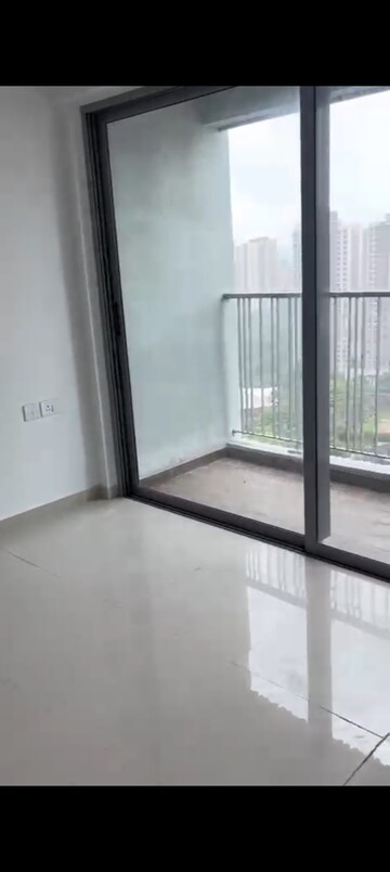 Room in 2 BHK Apartment at Kalpataru Immensa C, Kolshet Road – for Rent