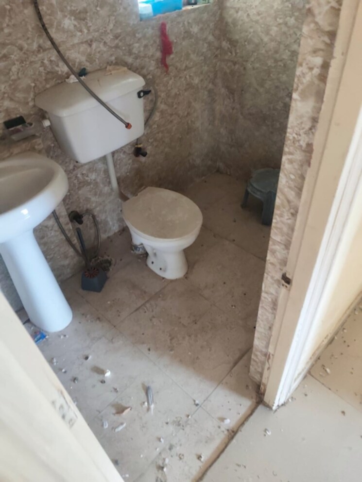 Bathroom, paras-seasons 3 Bedroom 1130 Sq.Ft. Apartment In Sector 168 Noida 8971318