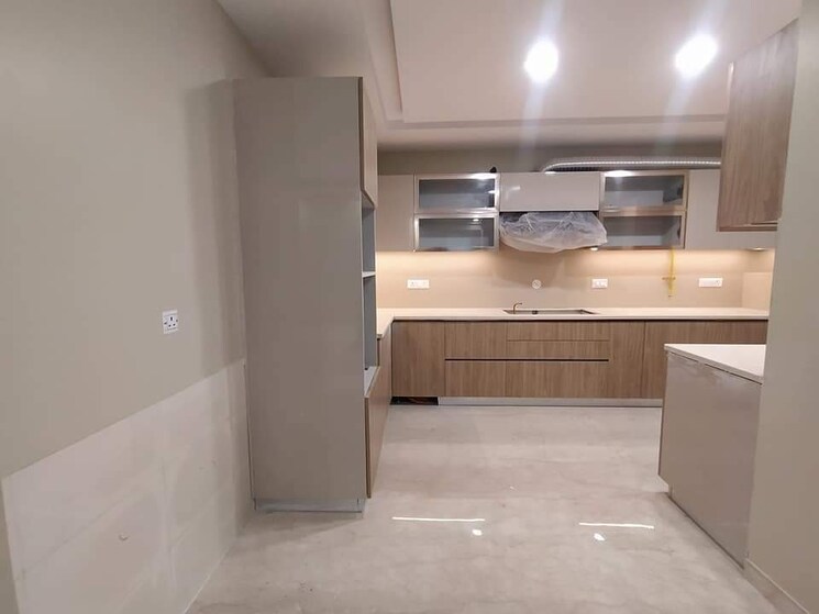 Room, sector 14 3 Bedroom 3150 Sq.Ft. Apartment In Sector 14 Faridabad 8971317