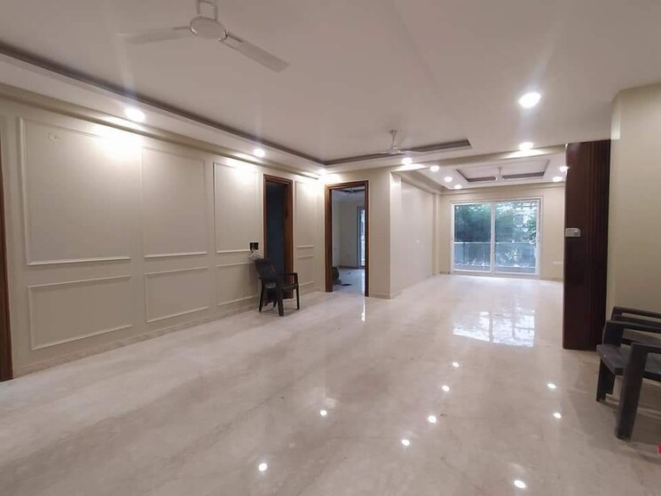 Room, sector 14 3 Bedroom 3150 Sq.Ft. Apartment In Sector 14 Faridabad 8971317