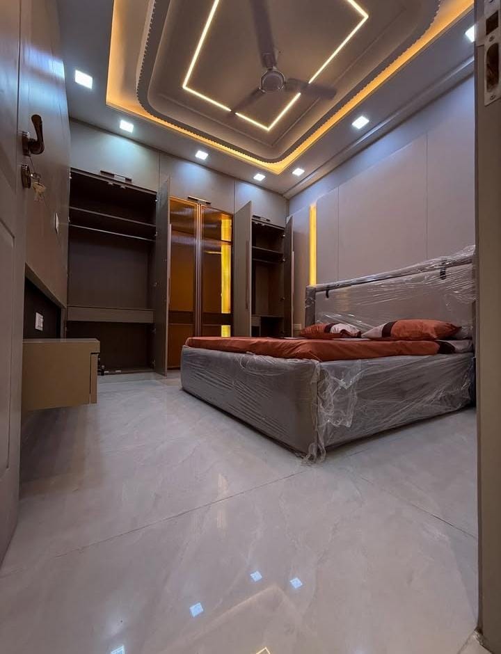 3.5 BHK + Pooja Room,Extra Room Builder Floor For Sale in Building Floor 