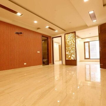 Room in 4 BHK Builder Floor at Sector 14 – for Rent