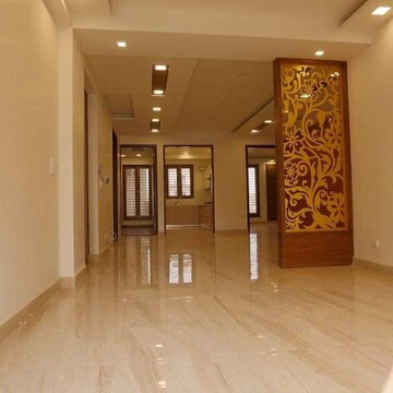 Room in 4 BHK Builder Floor at Sector 14 – for Rent
