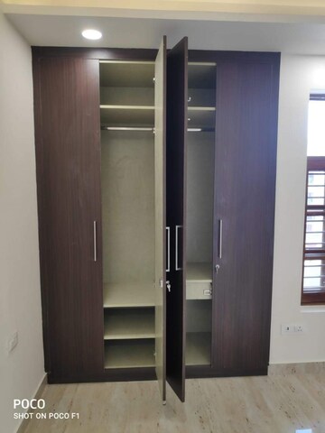 Building Lobby in 4 BHK Builder Floor at Sector 14 – for Rent
