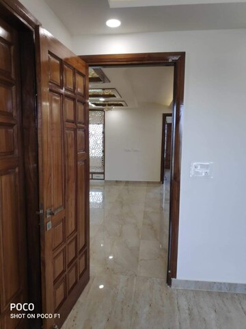 Furnished Amenities in 4 BHK Builder Floor at Sector 14 – for Rent