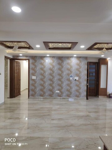 Room in 4 BHK Builder Floor at Sector 14 – for Rent