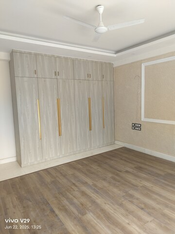 Room in 4 BHK Apartment at Suncity Heights, Sector 54 – for Rent