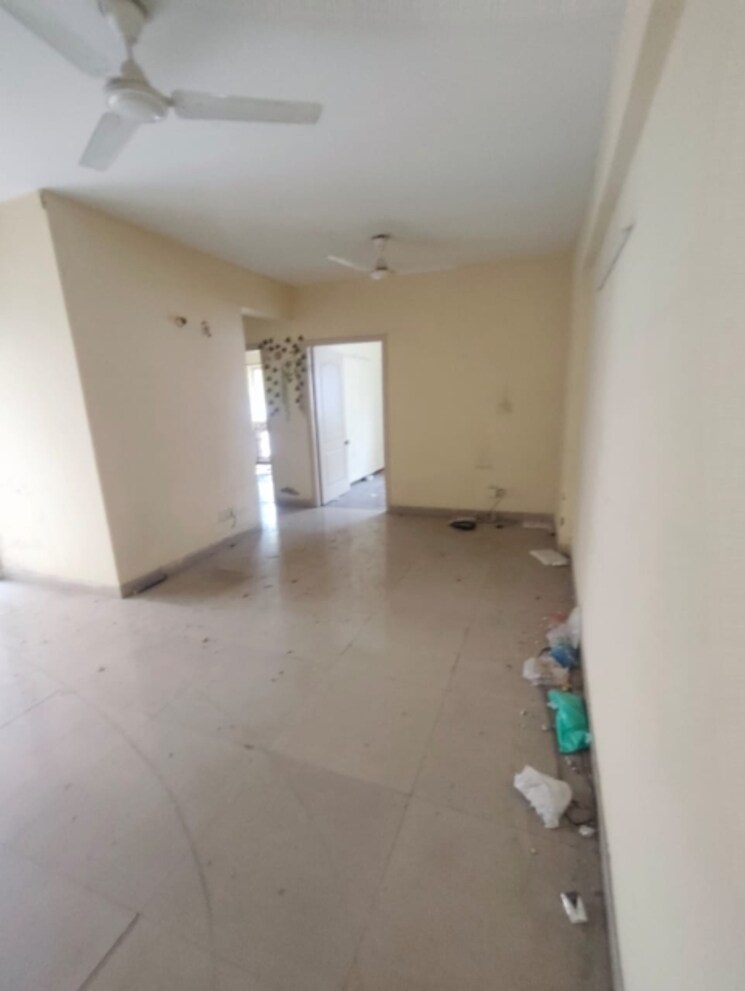 Room, paras-seasons 2 Bedroom 830 Sq.Ft. Apartment In Sector 168 Noida 8971367