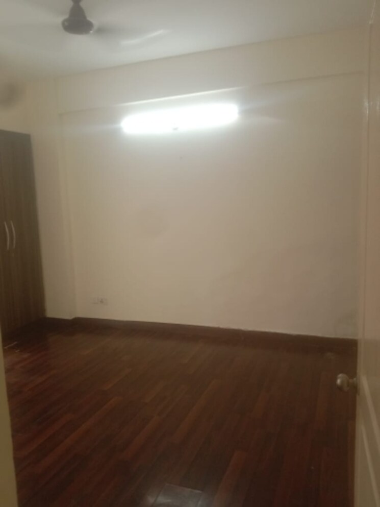 Room, paras-seasons 2 Bedroom 830 Sq.Ft. Apartment In Sector 168 Noida 8971367